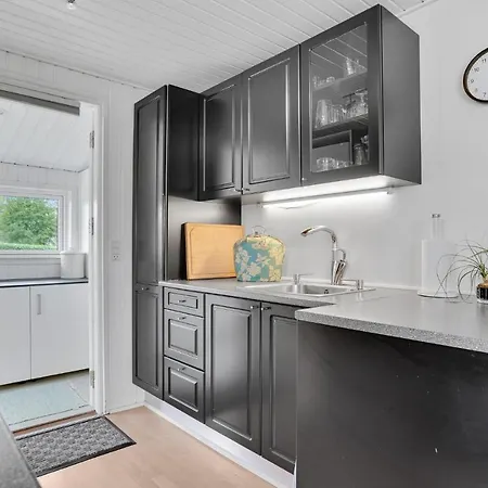 3 Bedroom Awesome In *